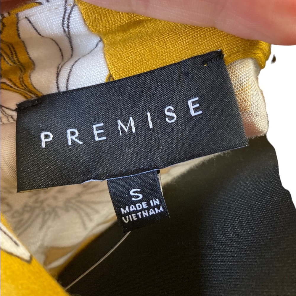Premise Sleeveless Top - Picture 6 of 8